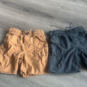 Set of Two Kids' Shorts in Tan and Gray
